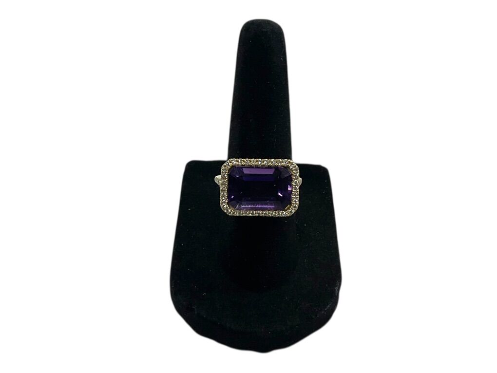14KT Yellow Gold Ring with Purple Stone 4.8G Size7-E75005579