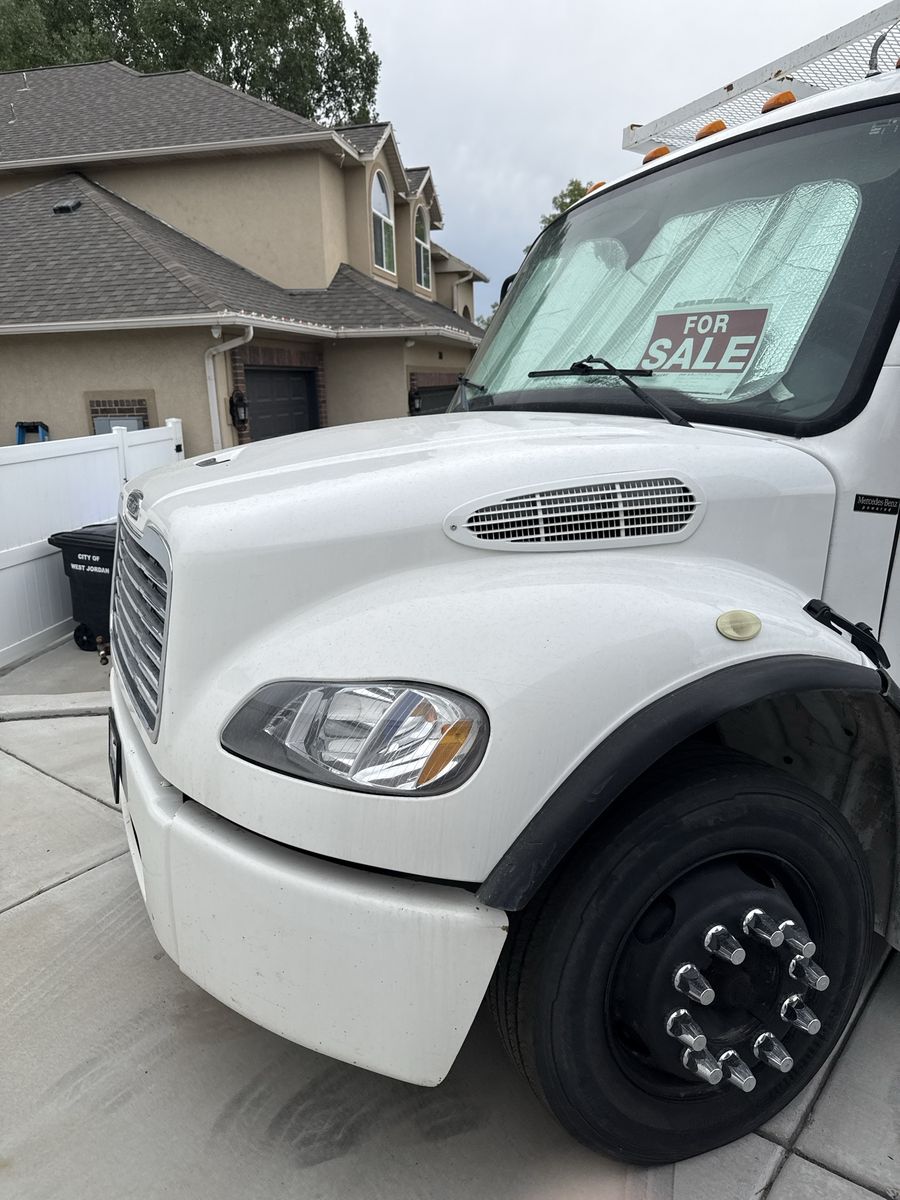 Freightliner M2 106 Flatbed Truck 2004