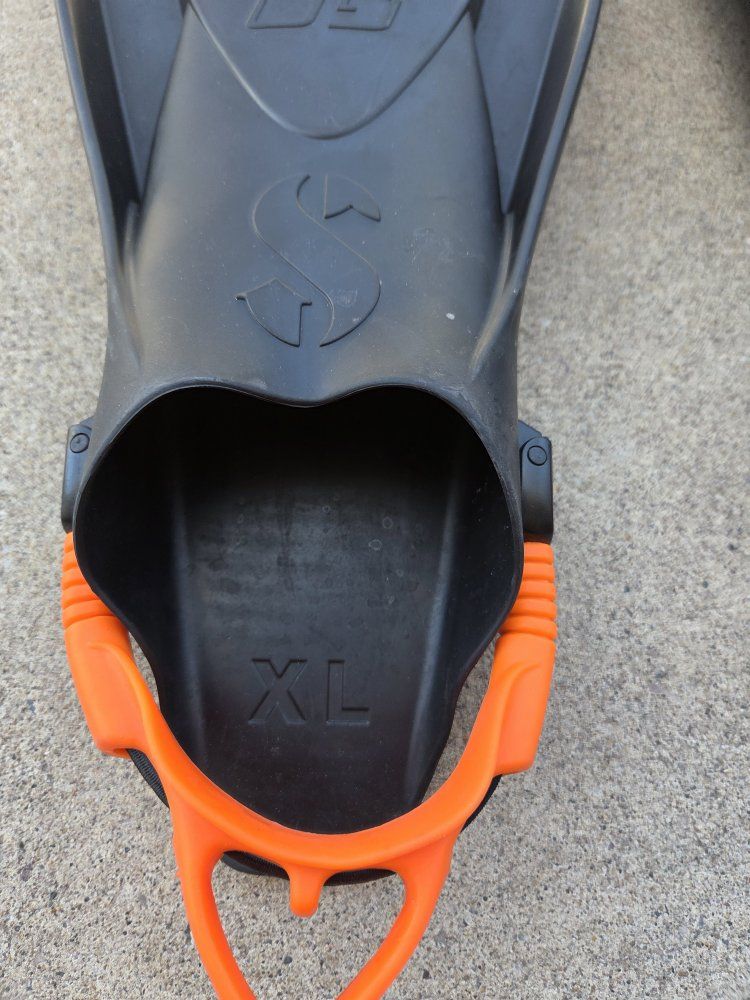 SCUBAPRO GO Travel Diving Fins, XL, Black with Orange Straps