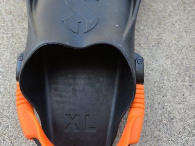SCUBAPRO GO Travel Diving Fins, XL, Black with Orange Straps