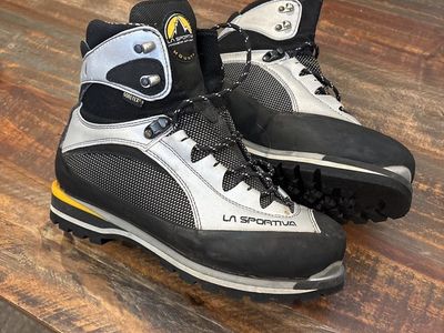 La Sportiva Mountaineering Boots, Size 41