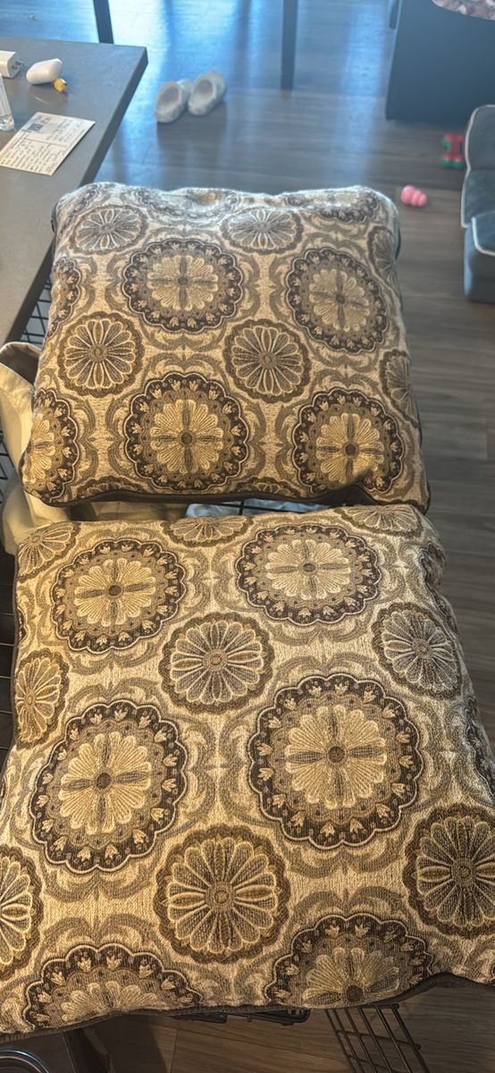 Pair of Decorative Throw Pillows - Brown & Tan Medallion Pattern