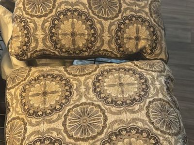Pair of Decorative Throw Pillows - Brown & Tan Medallion Pattern