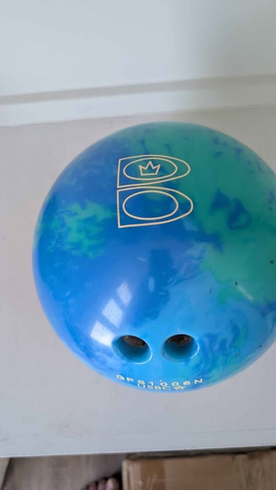 Brunswick Bowling Ball 9.7 Pounds Caribbean Blue