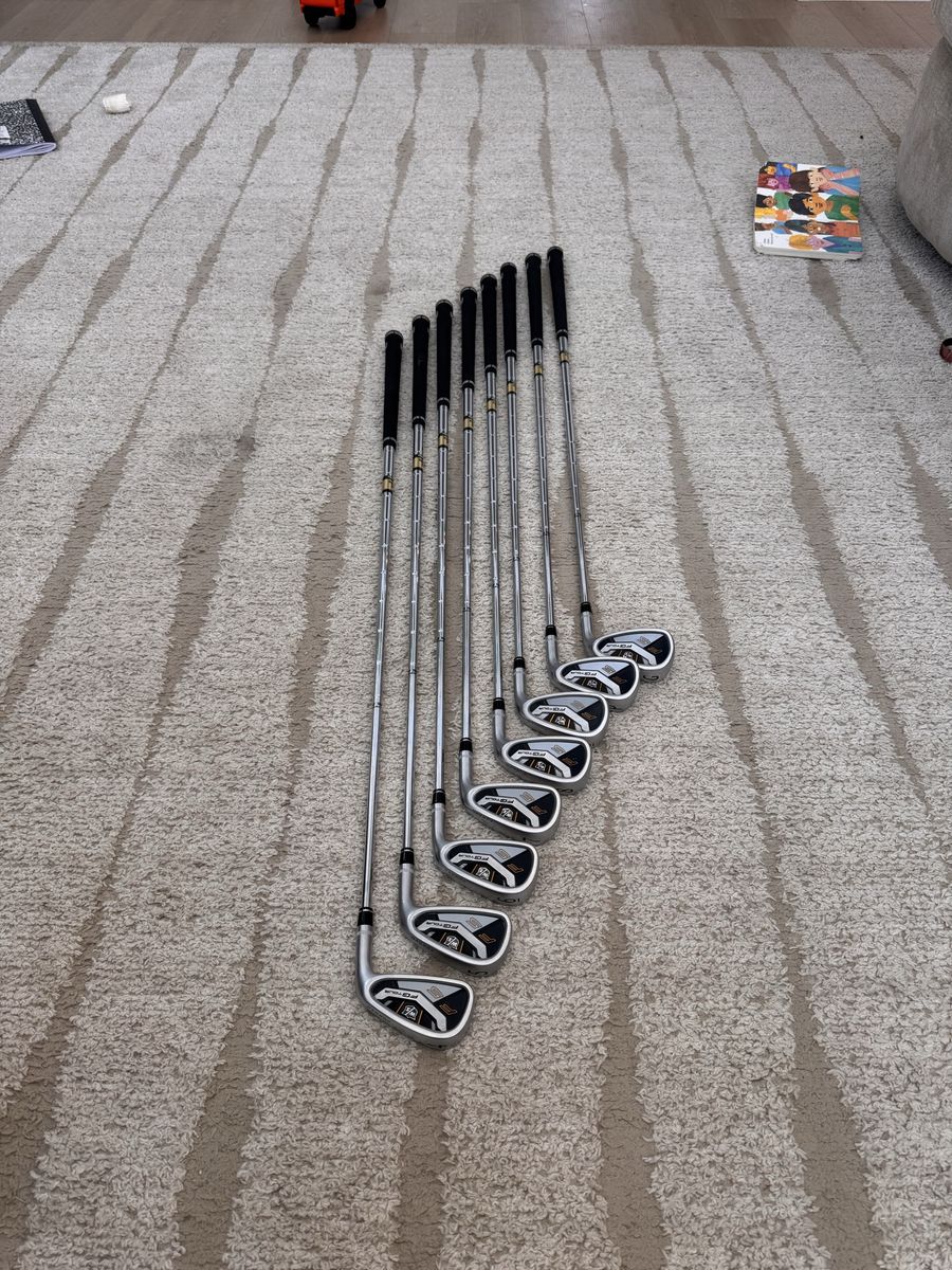 Wilson Staff FG Tour F5 Forged Iron Set (4-GW) • DG S300 Stiff • Very Good Condition