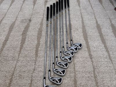 Wilson Staff FG Tour F5 Forged Iron Set (4-GW) • DG S300 Stiff • Very Good Condition