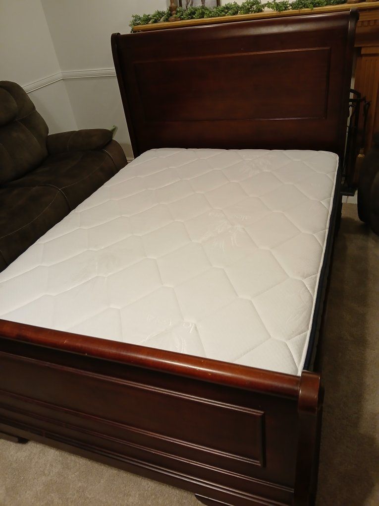 Wooden Sleigh Bed Frame with Slats and Mattress
