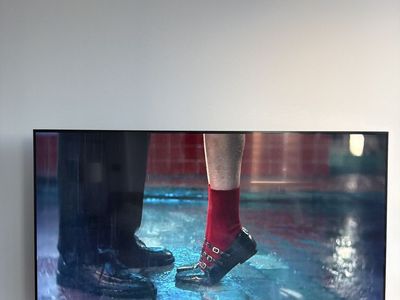 Samsung 65" Q70A QLED 4K Smart TV - Excellent Cond