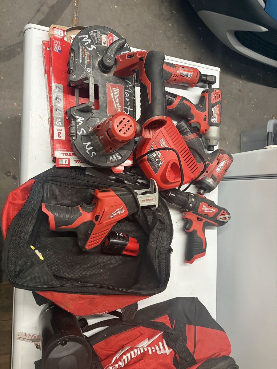 Milwaukee m12