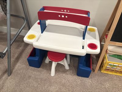 Step2 Deluxe Art Desk with Storage and Stools