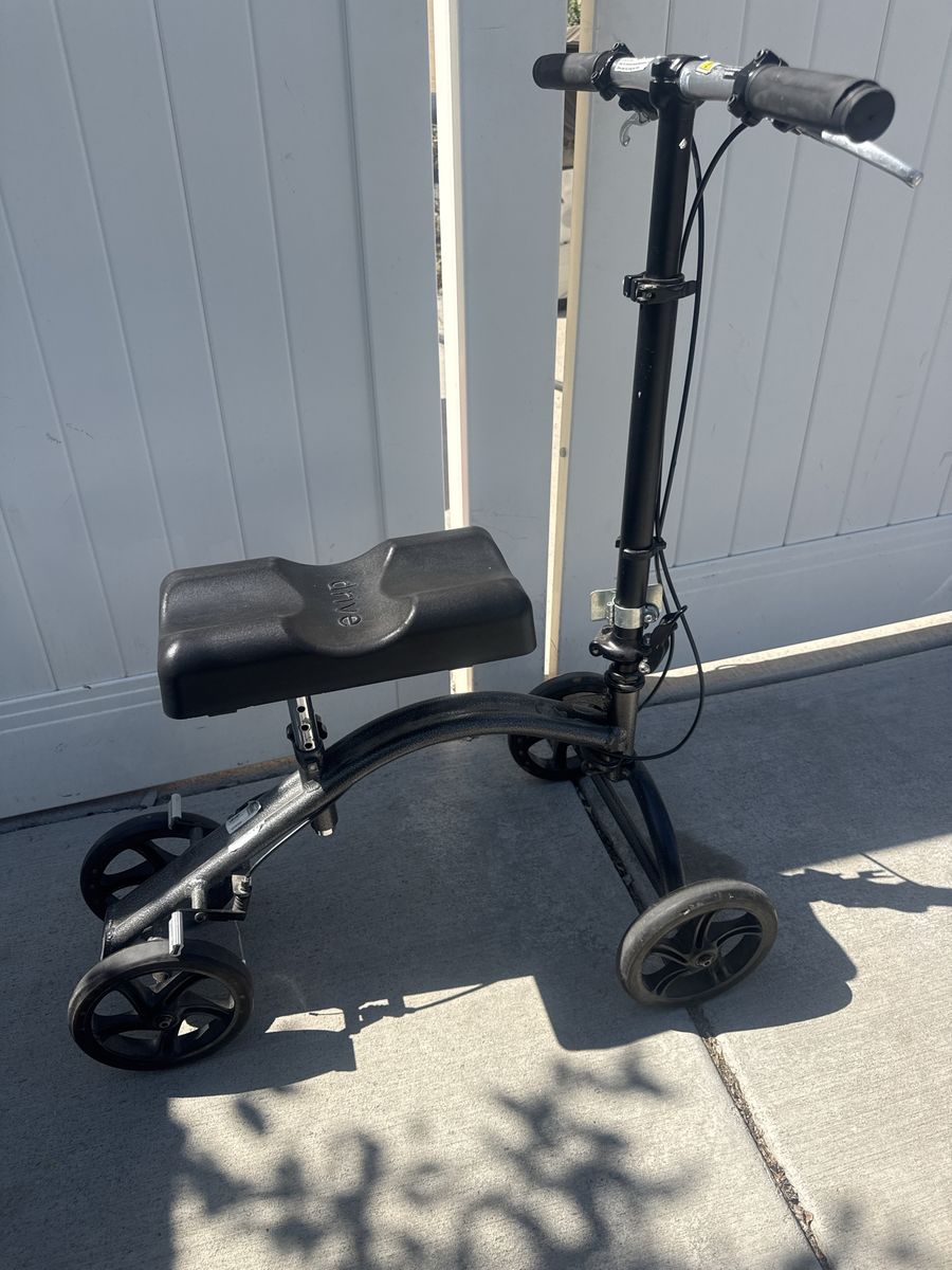 Drive Medical DV8 Aluminum Knee Walker Scooter - Lightweight, Steerable, Foldable, with Brakes