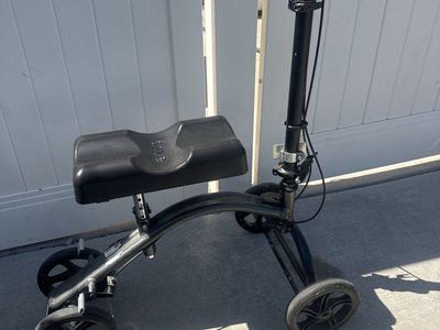 Drive Medical DV8 Aluminum Knee Walker Scooter - Lightweight, Steerable, Foldable, with Brakes