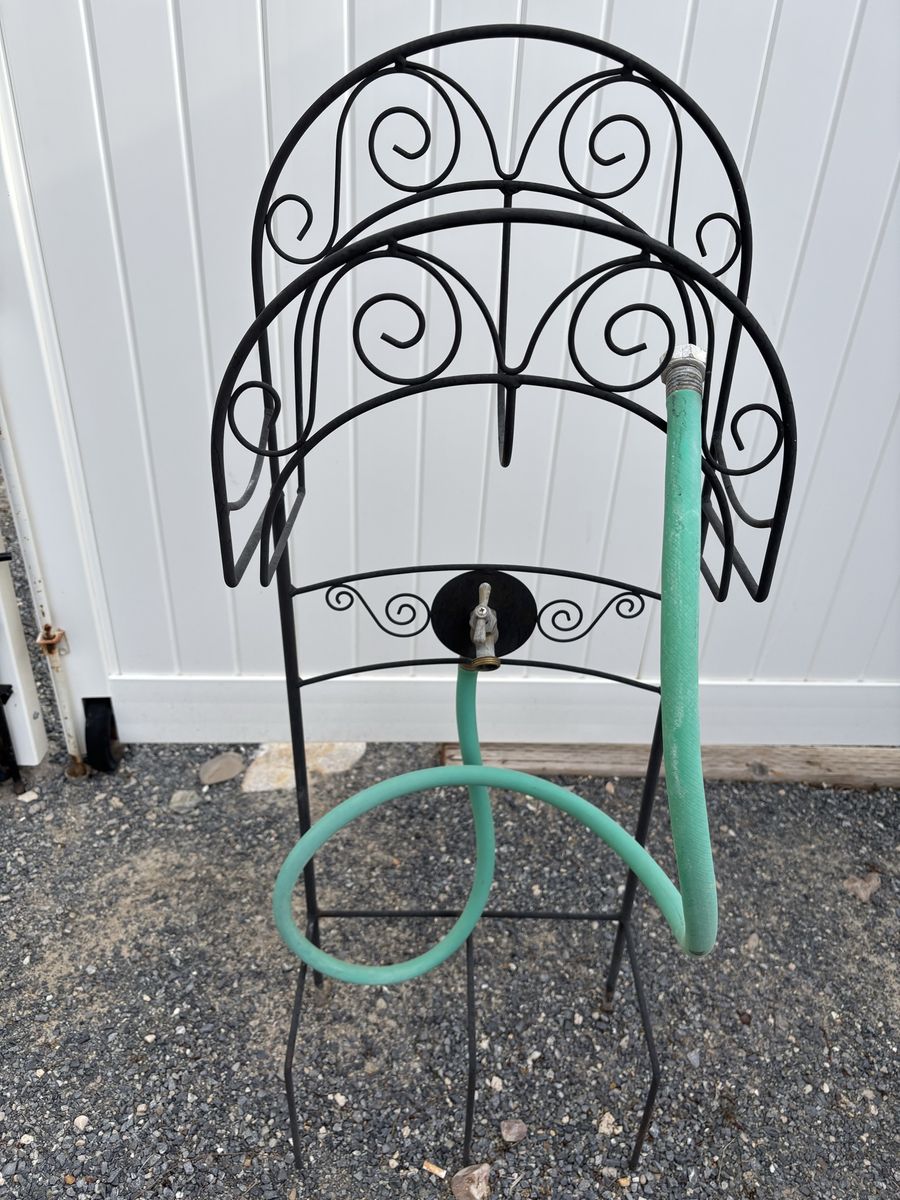 Freestanding hose holder