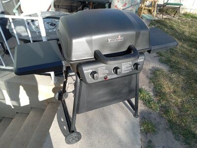 Char-Broil Classic 3 Burner Propane Grill W/Cover