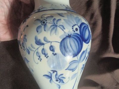Beautiful Vase Set Vintage Collectable Nice!