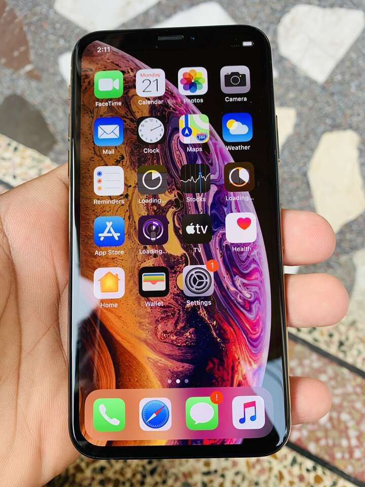 iphone XS MAX 64 GB UNLOCKED