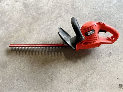 Black & Decker Hedge Trimmer - Electric Corded, 22-inch Blade, Dual-Action, Lightweight