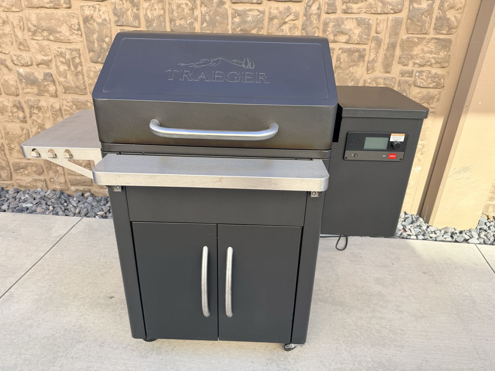 Traeger Silverton 620 WiFi Pellet Grill Smoker - Used, Great Condition, Digital Controls