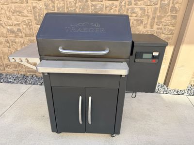 Traeger Silverton 620 WiFi Pellet Grill Smoker - Used, Great Condition, Digital Controls