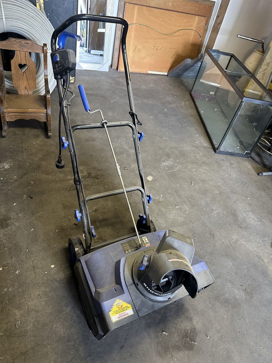 Snow Joe 13 Amp Electric Snow Thrower SJ618E