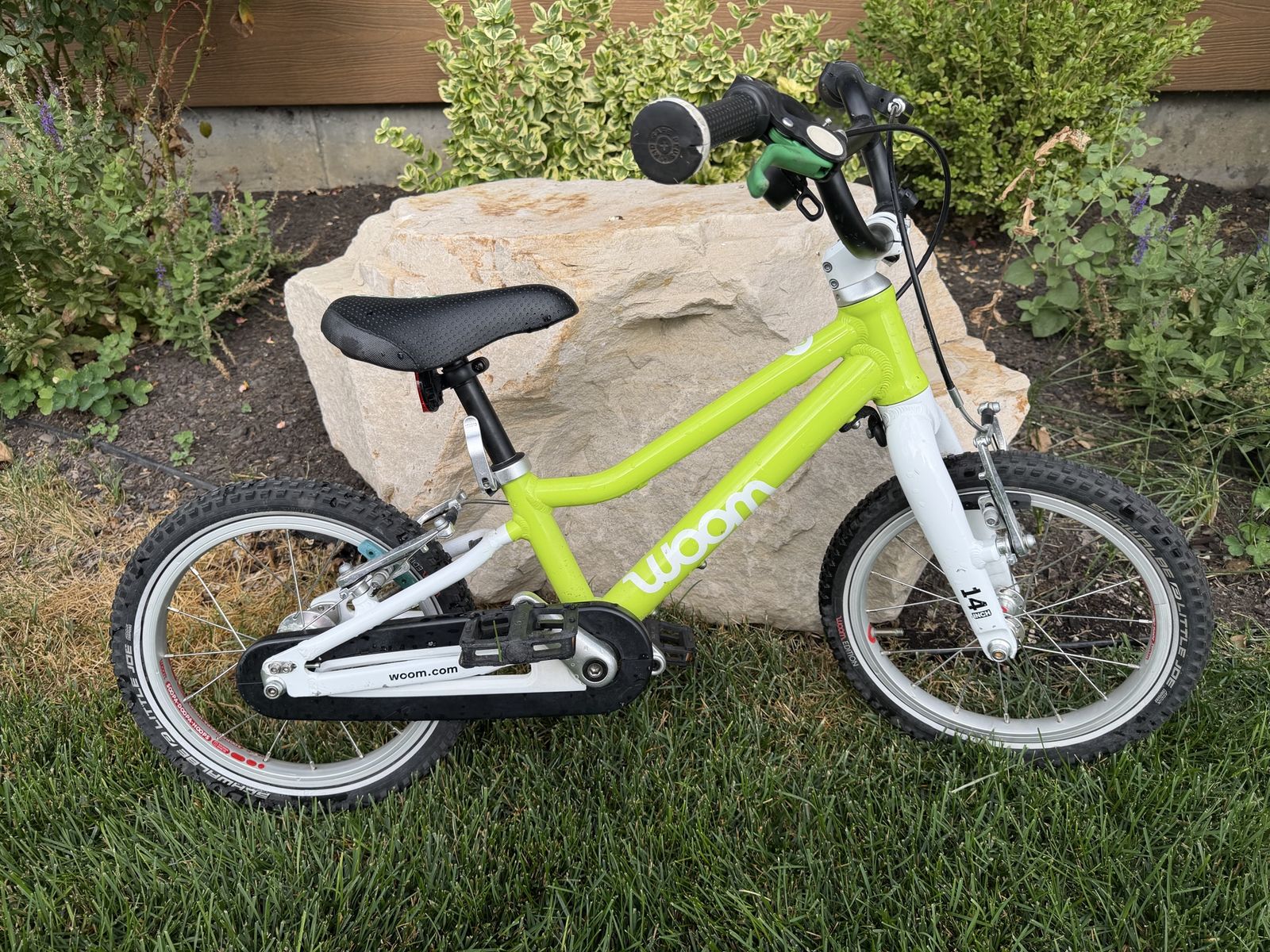 Woom 2 Kids Bike 14 Inch Wheels Green lightweight Pedal Bike