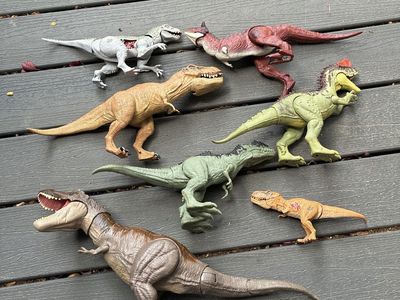 Lot of 7 Jurassic World Dinosaur Action Figures Toy Set
