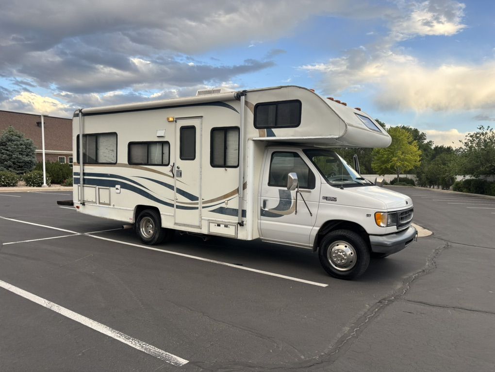 2000 Tioga 24 Foot Sleeps 6