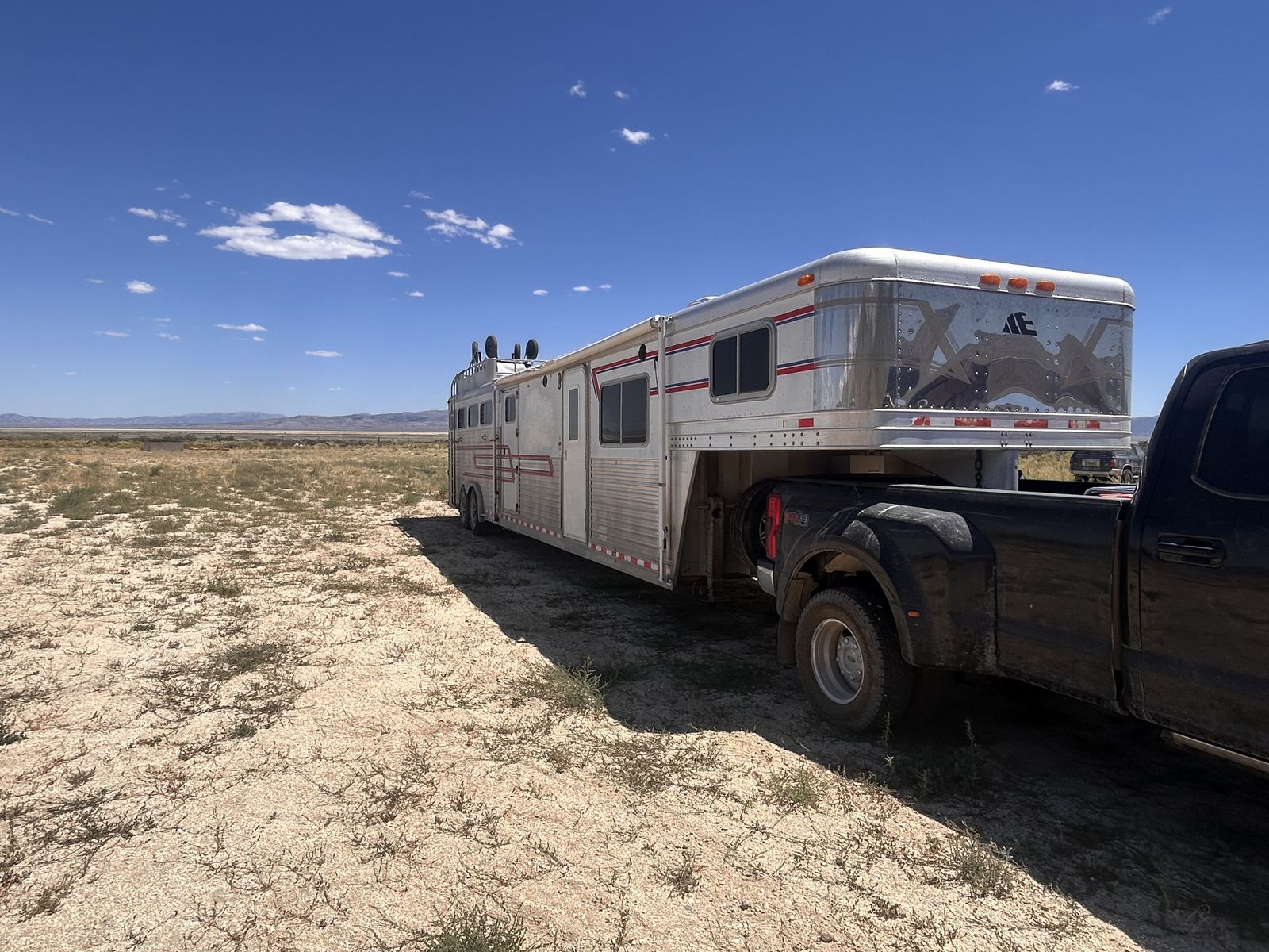 1997 elite 4 horse living quarters