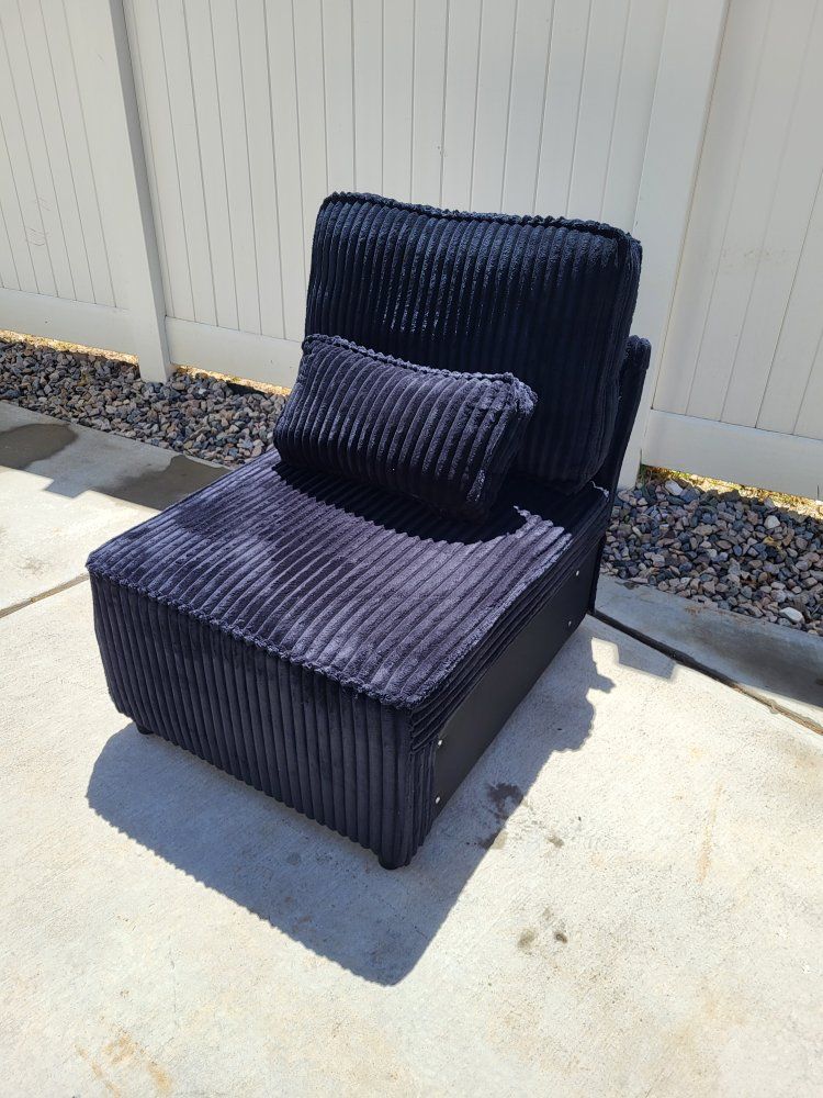 Fabric Lounge Chair w/Pillows Black*