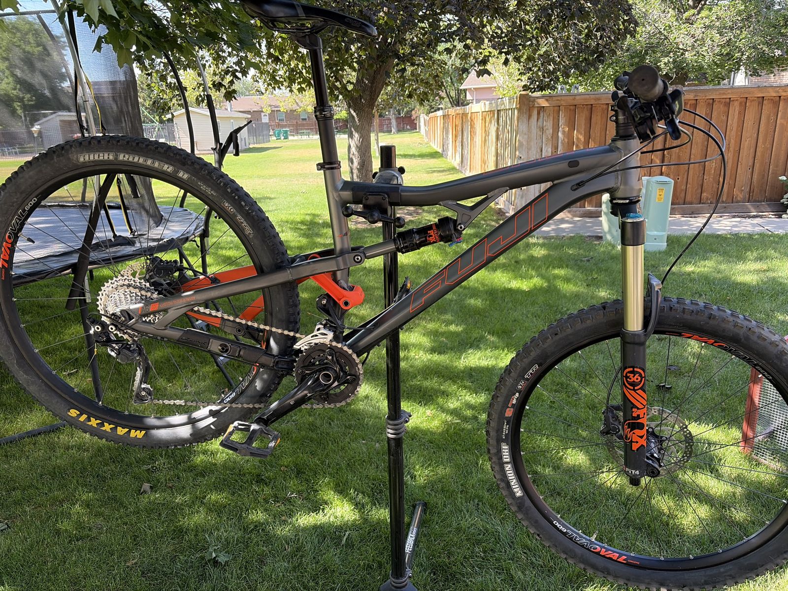 2016 Fuji Auric 1.7 Size Medium 27.5" Wheels Full Suspension Mountain Bike