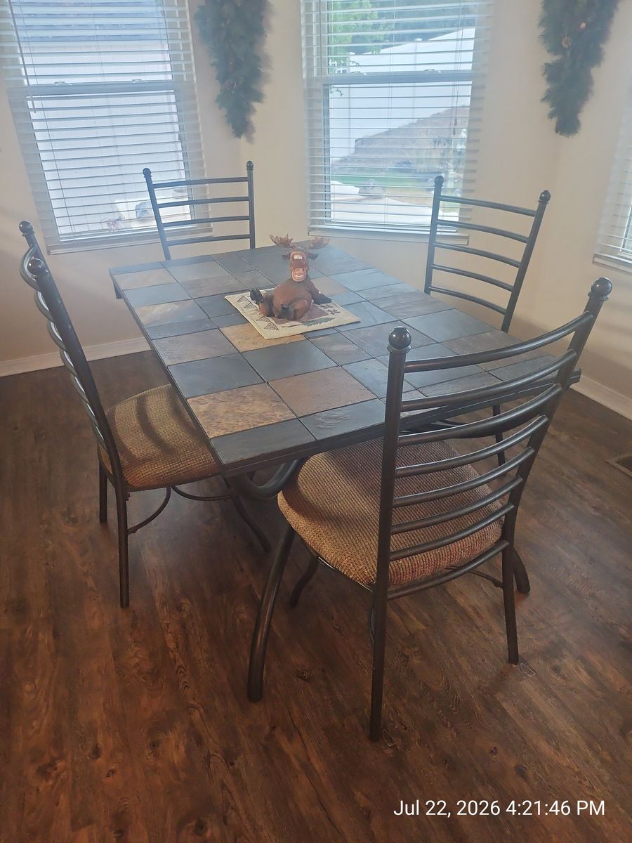 Ashley Furniture Signature Design Collections Antigo Dining Table with 4 chairs