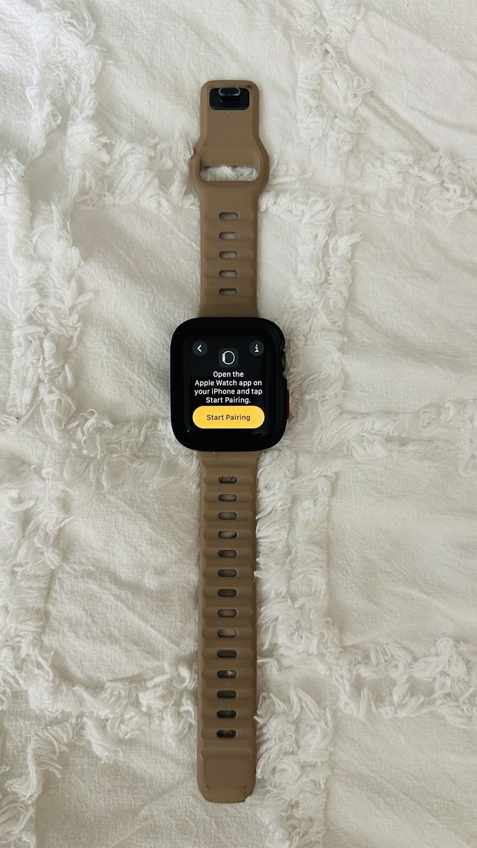Apple Watch Series 4 With Case 44mm Great Shape