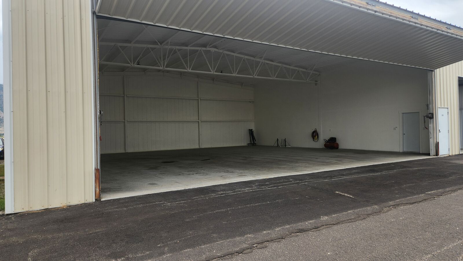 Shared Aircraft Hangar space @ KMBC