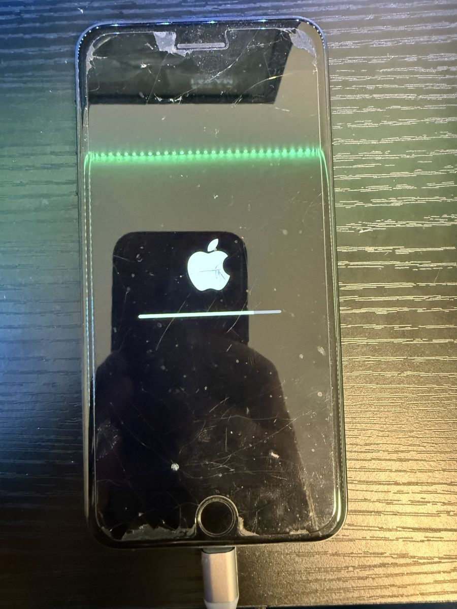iPhone 7 Plus 128 GB unlocked just needs SIM card