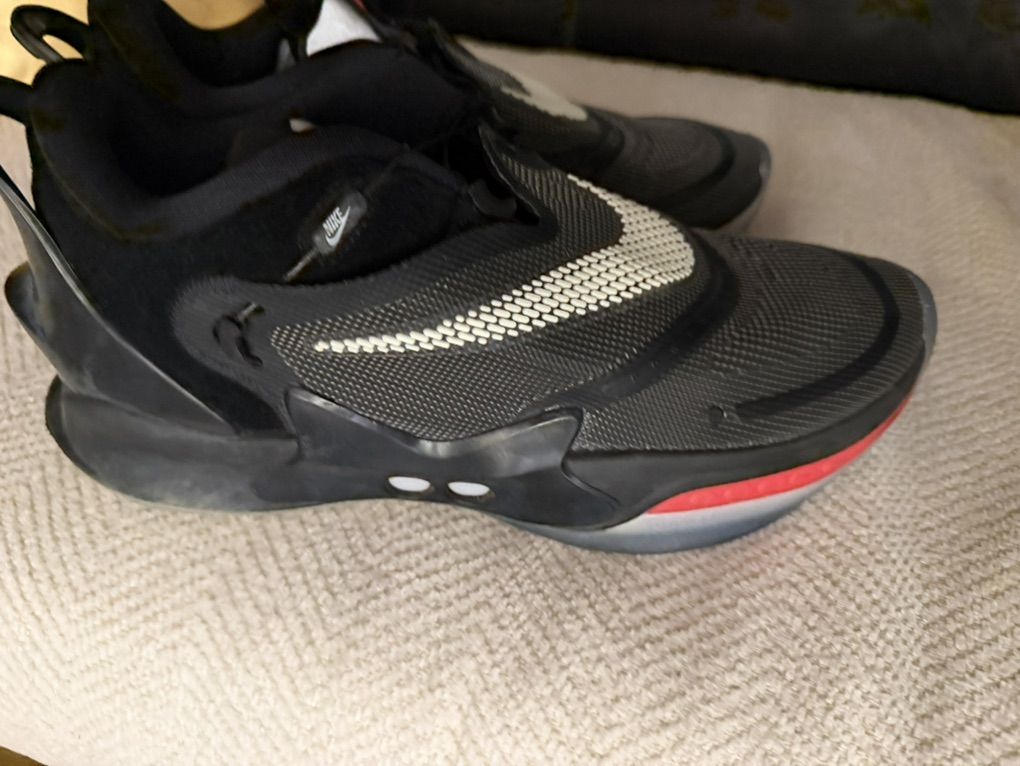 Nike adapt self lacing shoes
