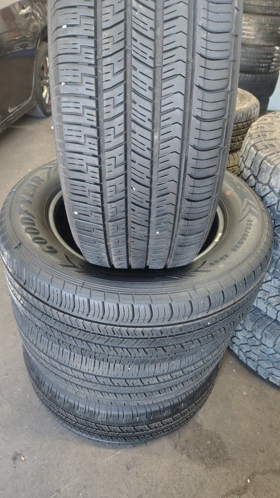 GOOD YEAR EAGLE P255/60R18. SET. 80/100
