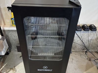 BRAND NEW Masterbuilt 30" Digital Electric Smoker (Model MB20070421)