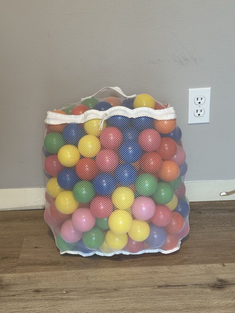 Kids colorful ball pit balls