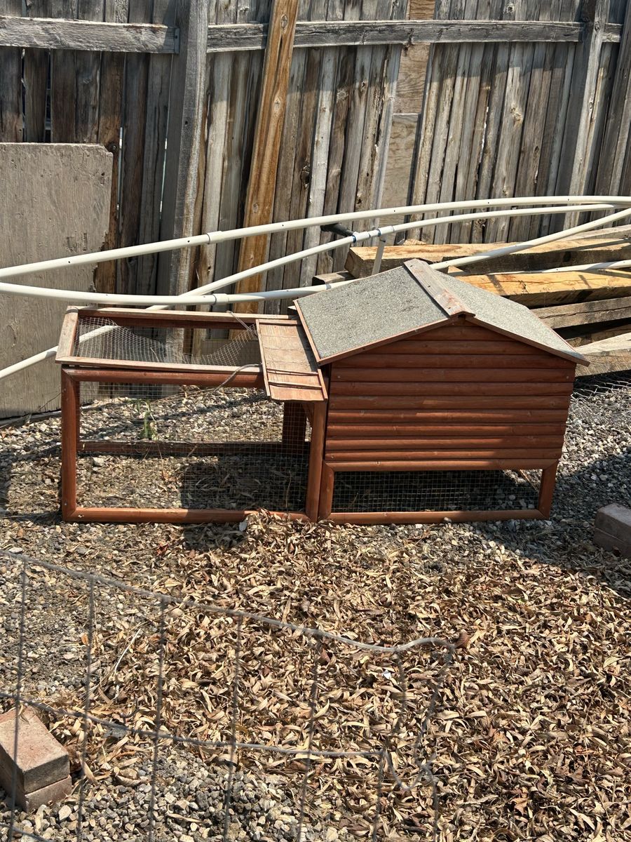 Wooden Outdoor Chicken Coop/Run - Compact & Portable Poultry House