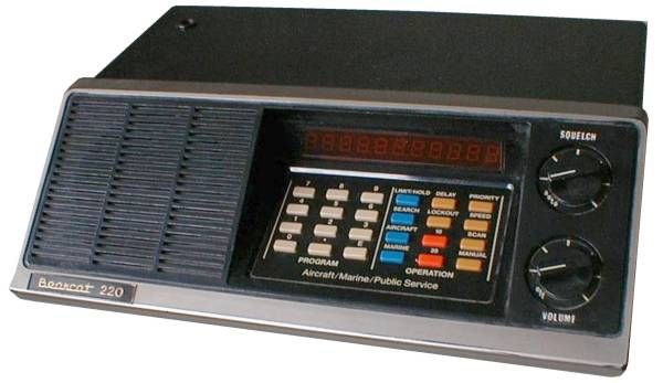Vintage Bearcat 220 scanner (needs repair)