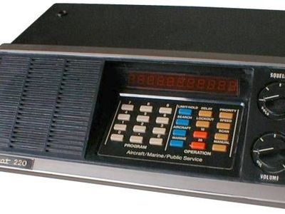 Vintage Bearcat 220 scanner (needs repair)