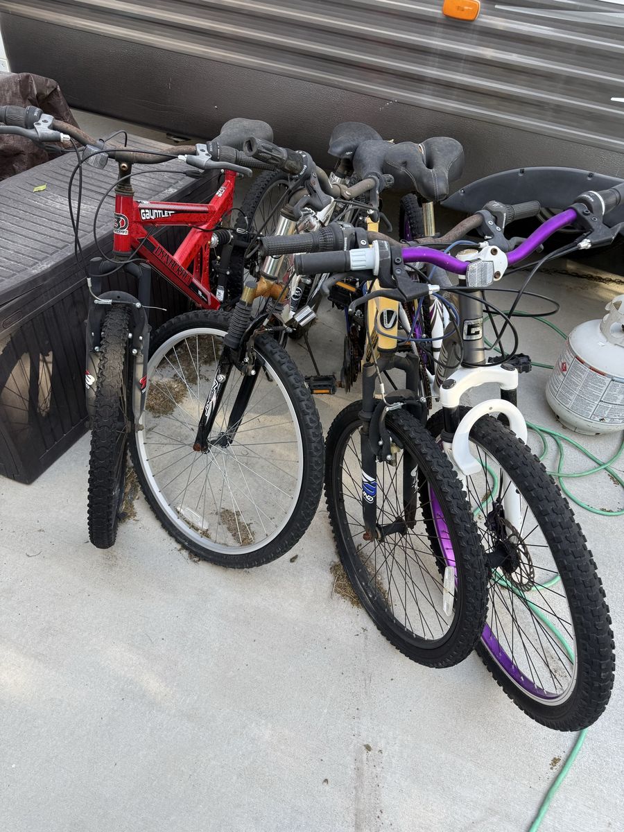 4 mountain bikes
