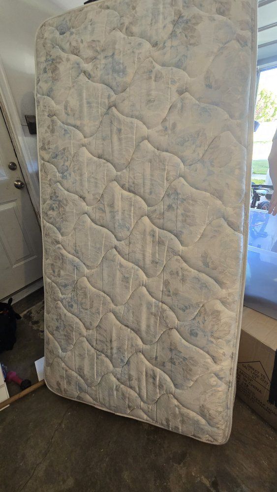 30-year-old twin mattress