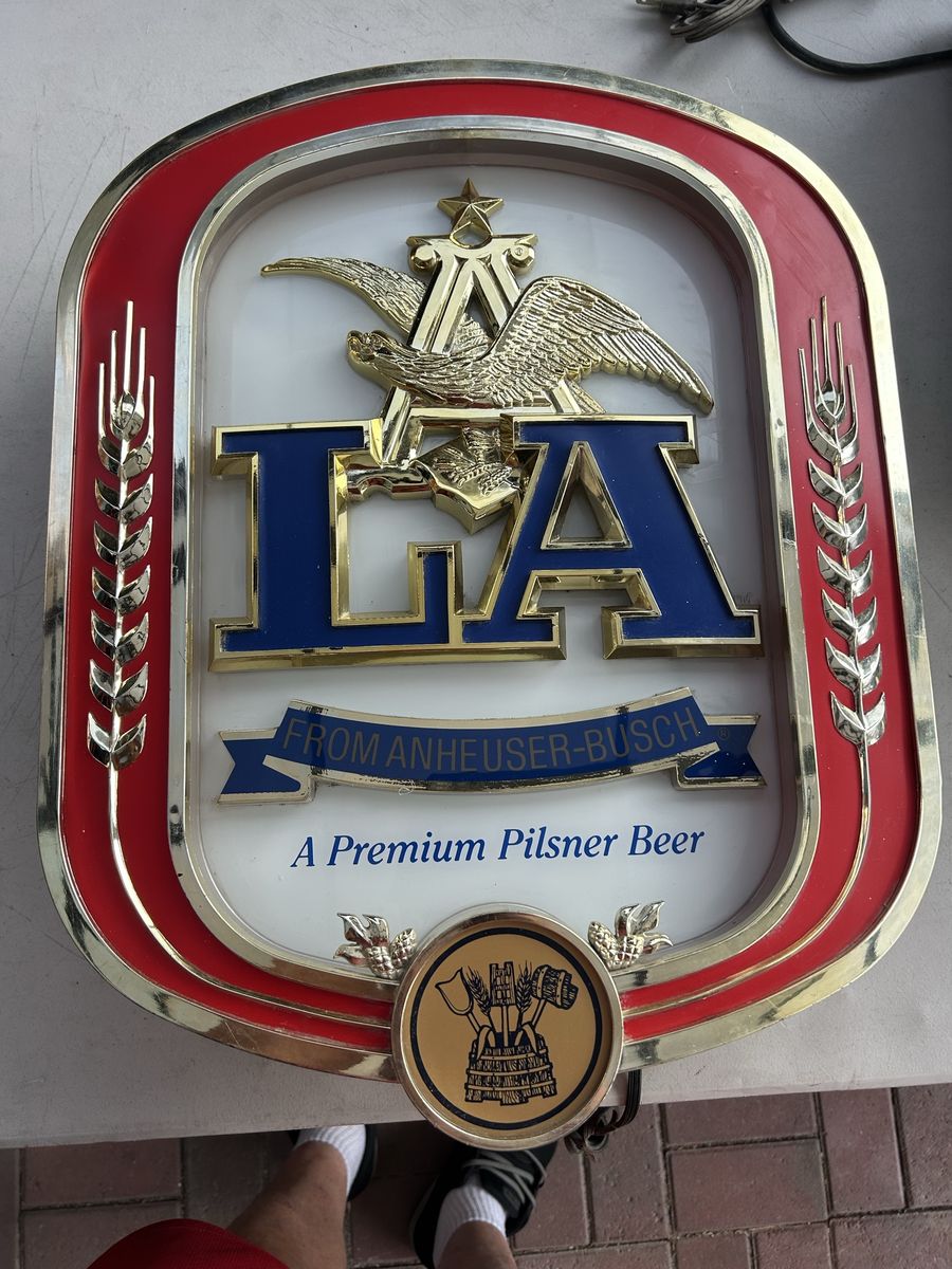 VINTAGE 1984 LA PREMIUM PILSNER ANHEUSER BUSCH BEER LIGHTED SIGN, GREAT FOR A MANCAVE, BAR or SHOP