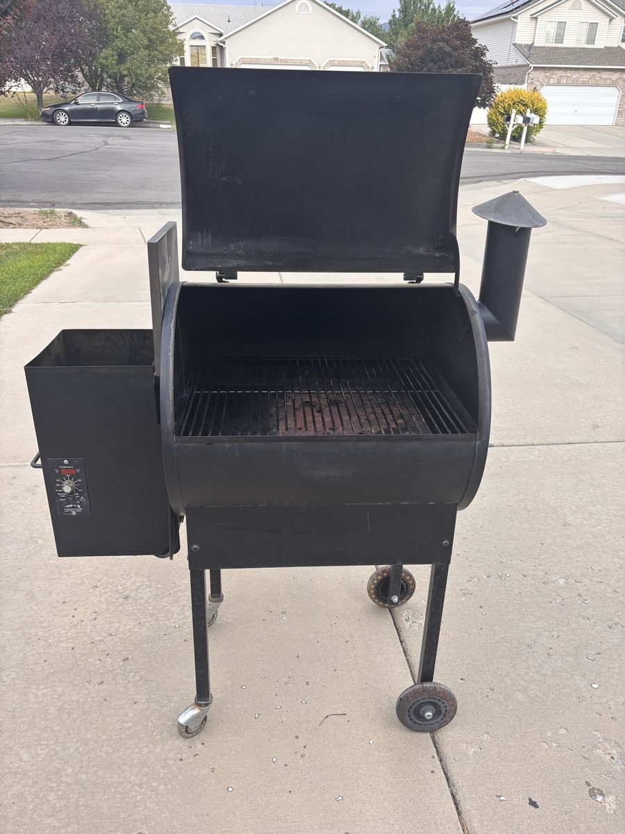 Traeger Lil' Tex Elite 22 Pellet Grill Smoker - Used, Black, Digital Arc Controller