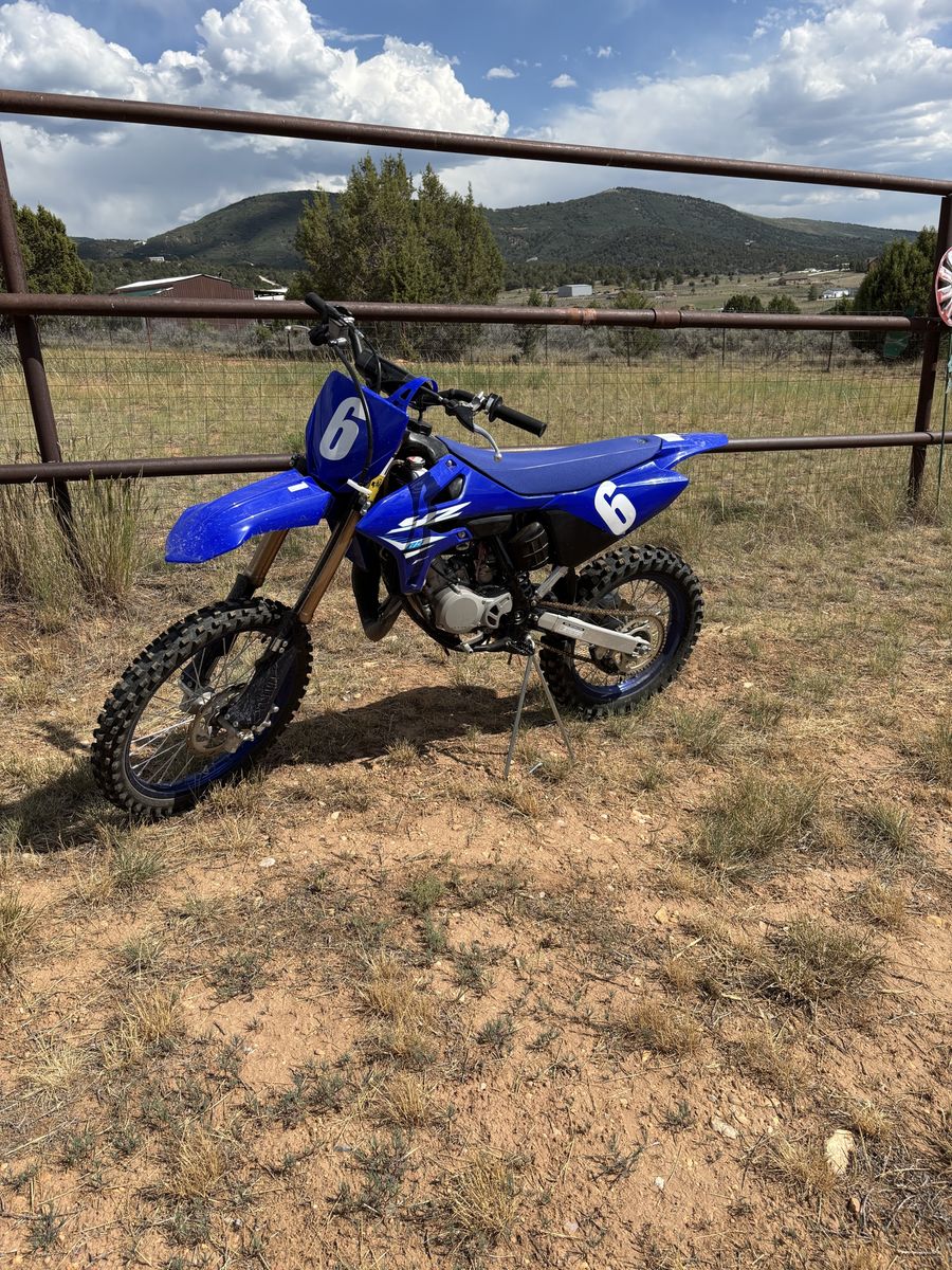 2025 Yamaha YZ85LW Large Wheel Dirt Bike - Excellent Condition, Low Hours