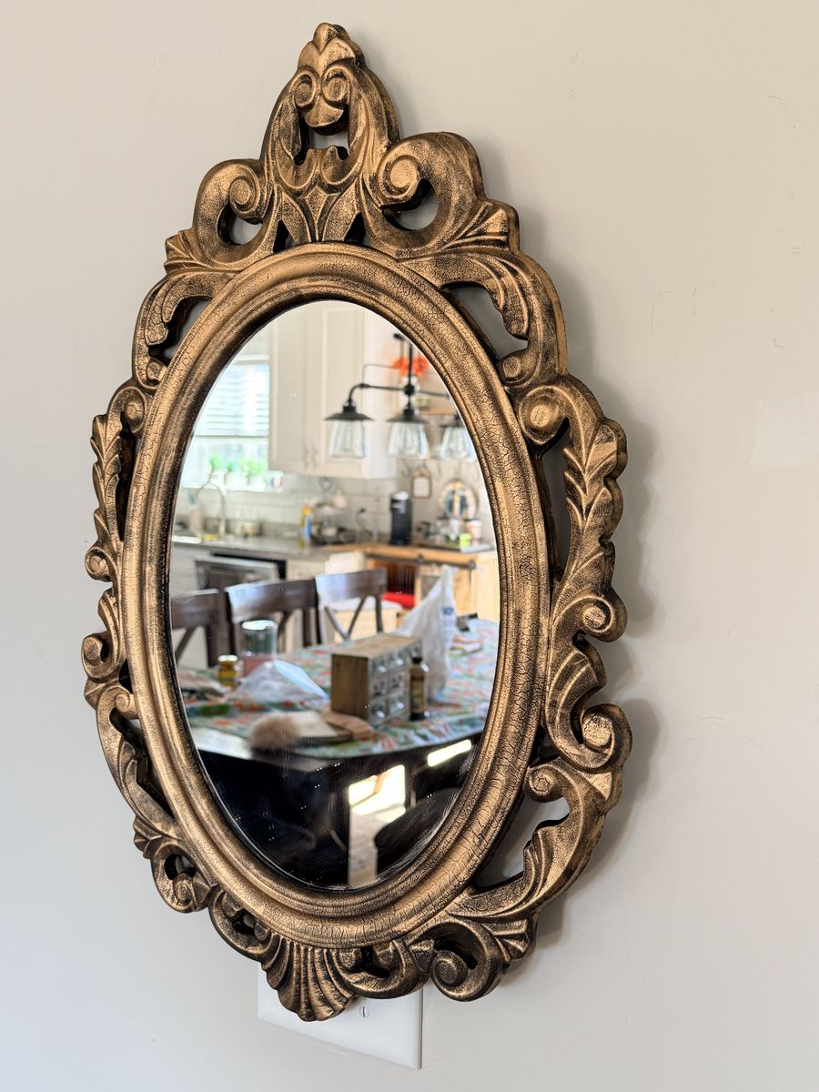 Beautiful Vintage-Style Oval Wall Mirror