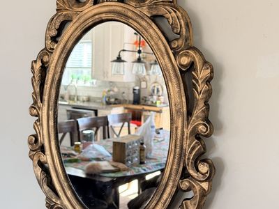 Beautiful Vintage-Style Oval Wall Mirror