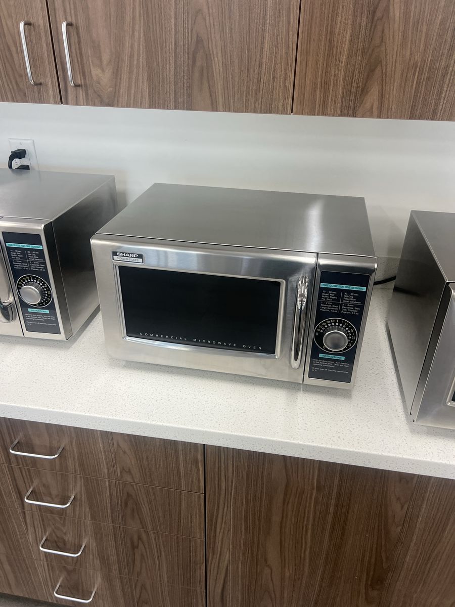 Sharp R-21LCFS 1000W Commercial Countertop Microwave Oven - Stainless Steel