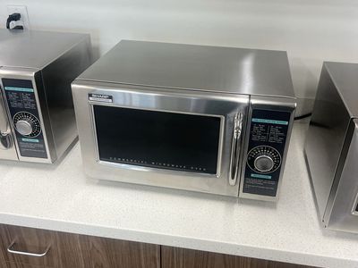 Sharp R-21LCFS 1000W Commercial Countertop Microwave Oven - Stainless Steel